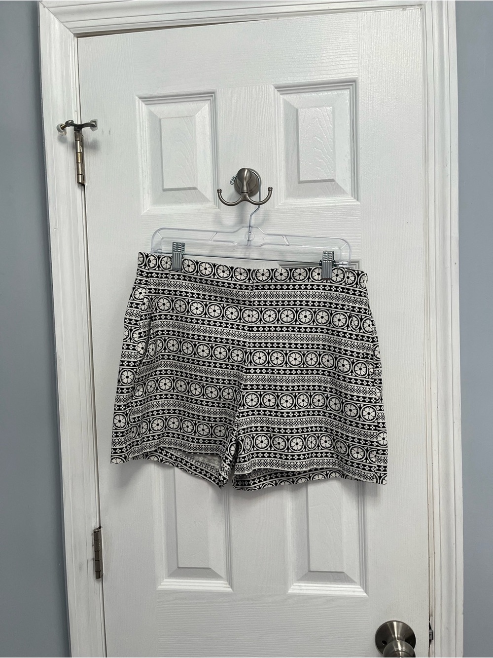 GAP Womens High Rise Black White Festival Shorts Floral Side Zip Cotton 10 - Picture 1 of 16